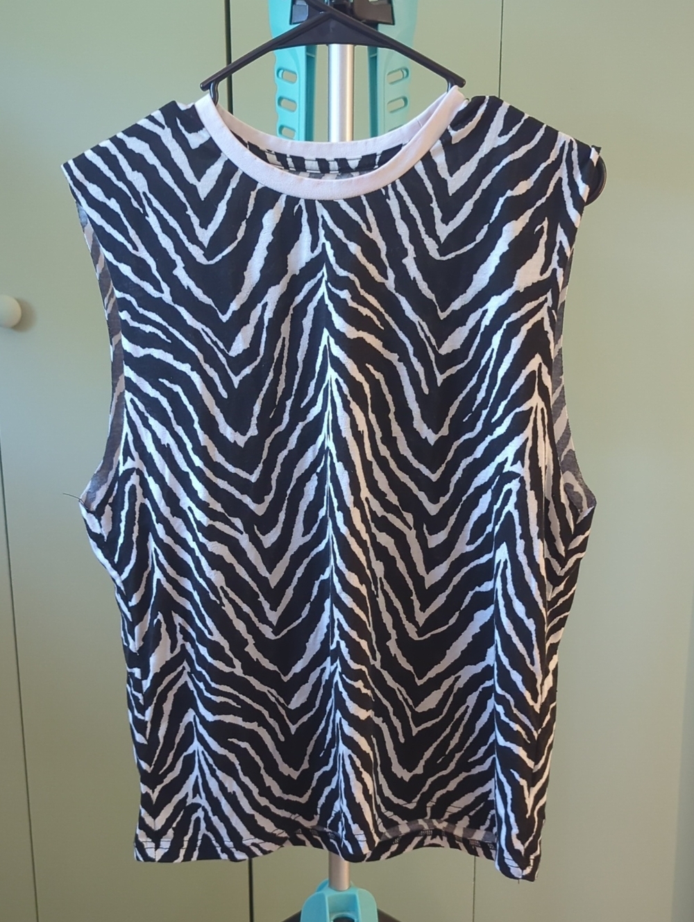 ZYIA Black & White Zebra-Print Sleeveless Tank